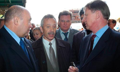 Н. Калистратов и М. Гмырин работают с делегацией правительства РФ.