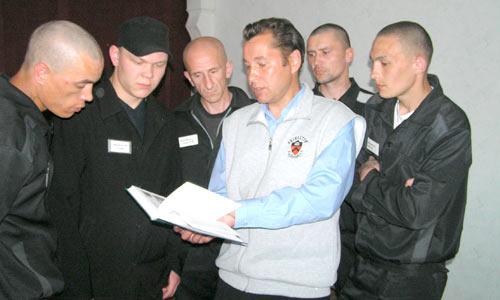 Алексей Климов отвечает на вопросы северодвинцев. Фото А. Ширшикова