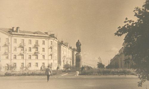 Площадь Ломоносова конца 50-х — начала 60-х годов. Фоторепродукция В. Бербенца
