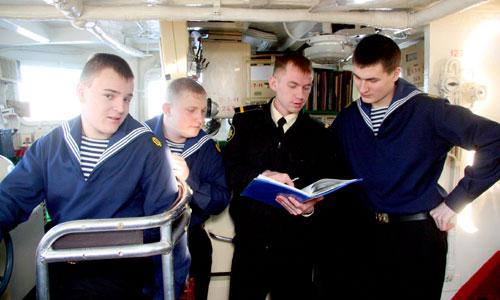 Экипаж под руководством В. Корнилова обеспечивал безопасность катера президента Д. Медведева в июле прошлого года. Фото В. Бербенца