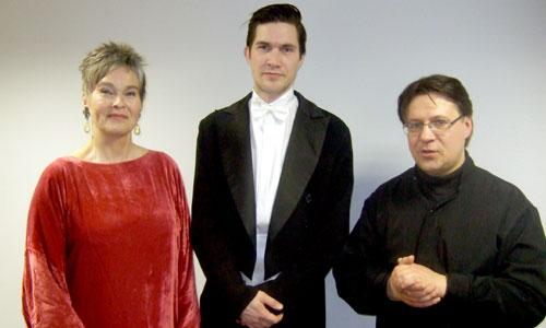 Дирижёр В. Онуфриев (справа) с норвежскими вокалистами А.Л. Бернтсен и А. Элвенесом. Фото автора