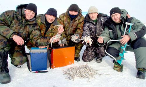 Серебряные призеры — команда АПЛ «Брянск». Фото В. Бербенца