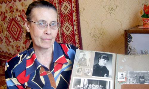Снимки, дорогие Г.С. Пермиловской, хранит семейный альбом. Фото Г. Чарупы