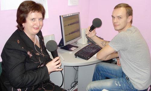 Ольга Карпова в эфире радио «Модерн-Северодвинск» с ведущим Сергеем Курбаном.