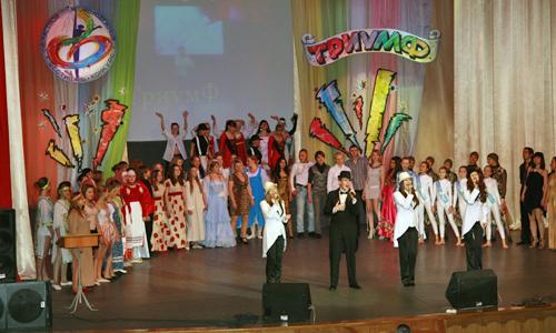 Гала-концерт фестиваля  открыл ансамбль «Экспромт». Фото В. Бербенца
