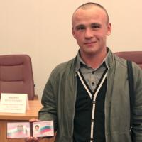 Артём Шабалин обрёл награду: получил значок и удостоверение мастера спорта по самбо — первого в этом виде спорта в Северодвинске.